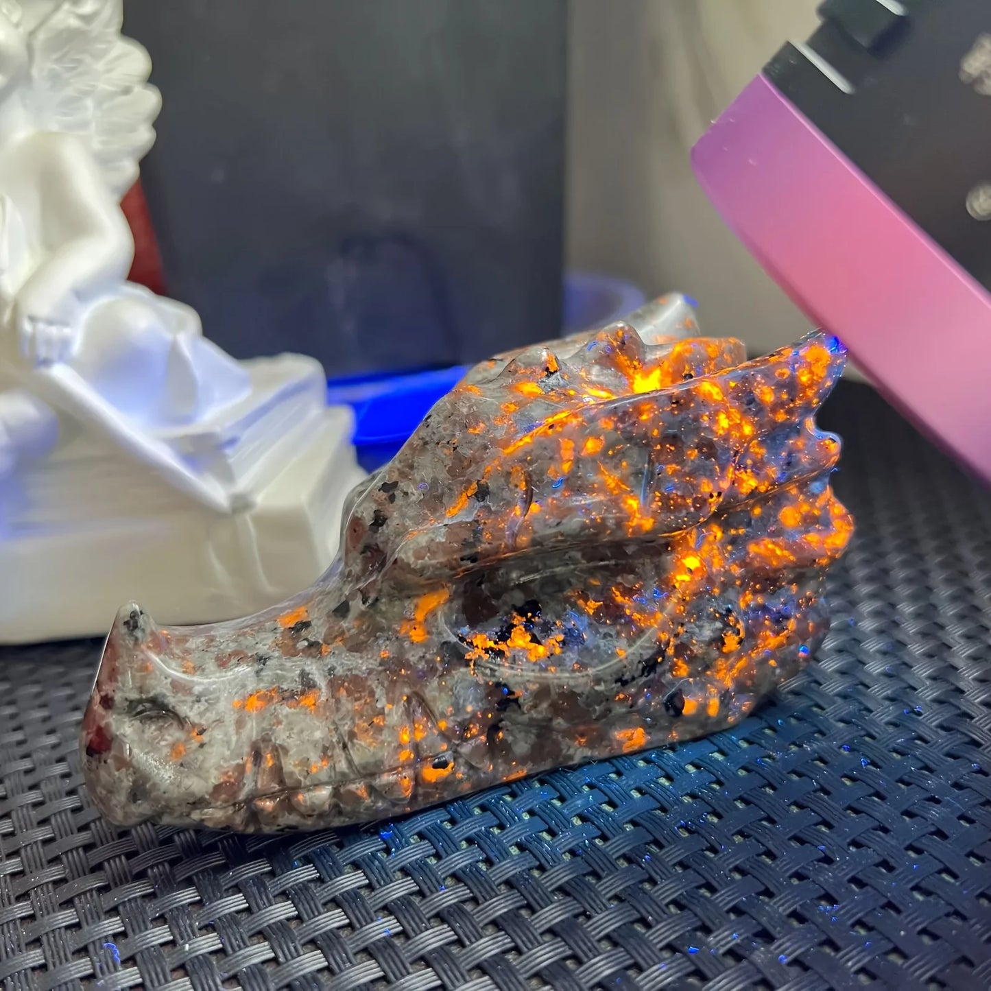 CrystalHola Yooperlite Dragon Head Decor Under UV Glow